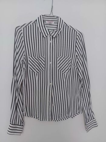 Chemise blanche à lignes noires