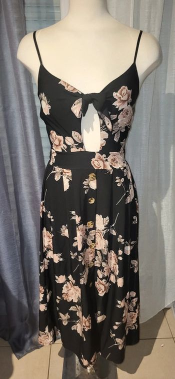 🌸 Robe noire à fleurs nouée – taille marquée & boutons – féminine et élégante 🌸