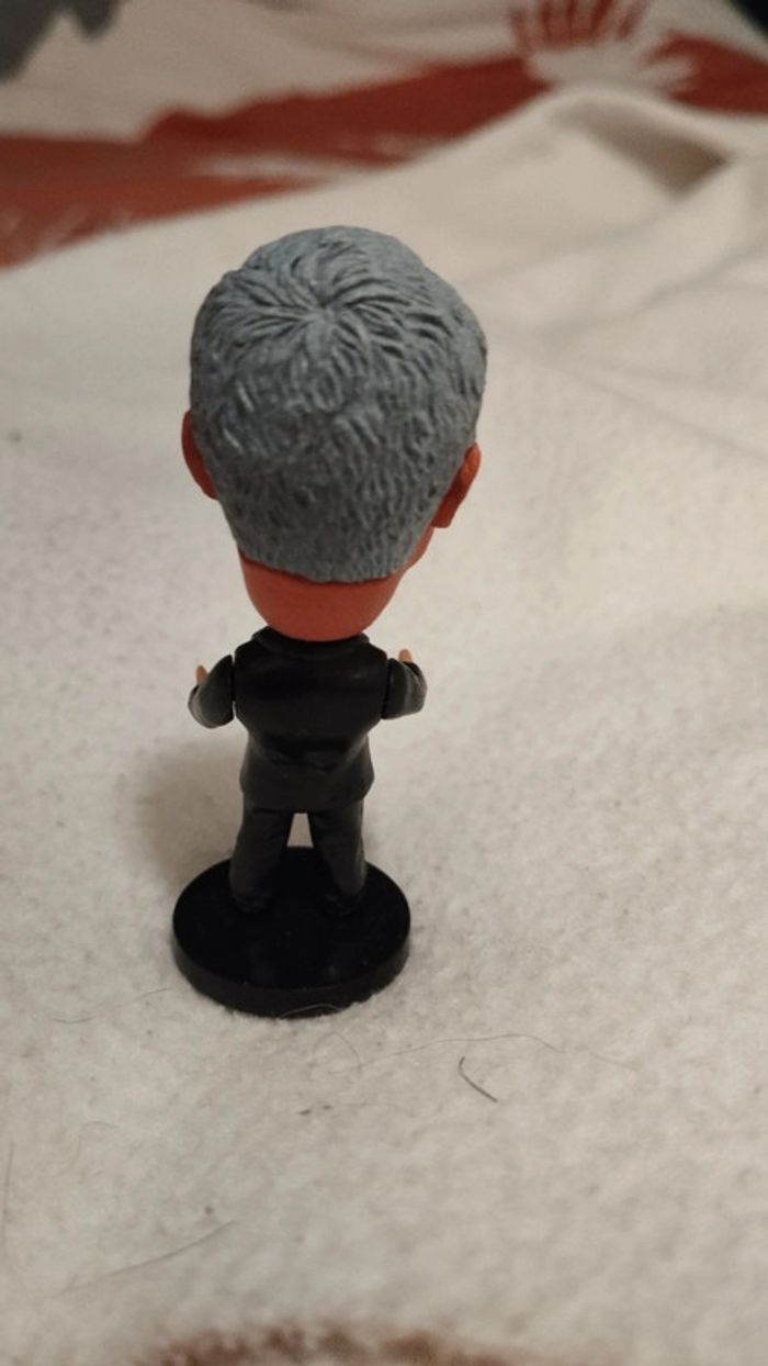 Petite figurine neuve football José Mourinho coach Real Madrid FC Porto Chelsea Roma etc - photo numéro 2