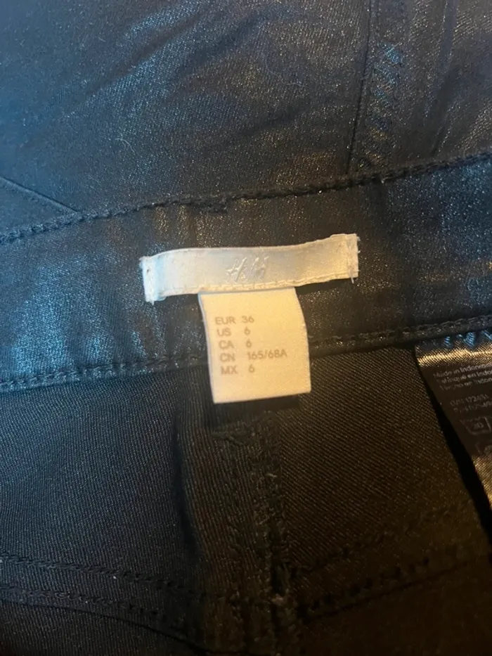 Pantalon noir enduit brille - photo numéro 5