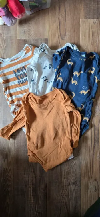 Lot 4 bodies manche longue 24m