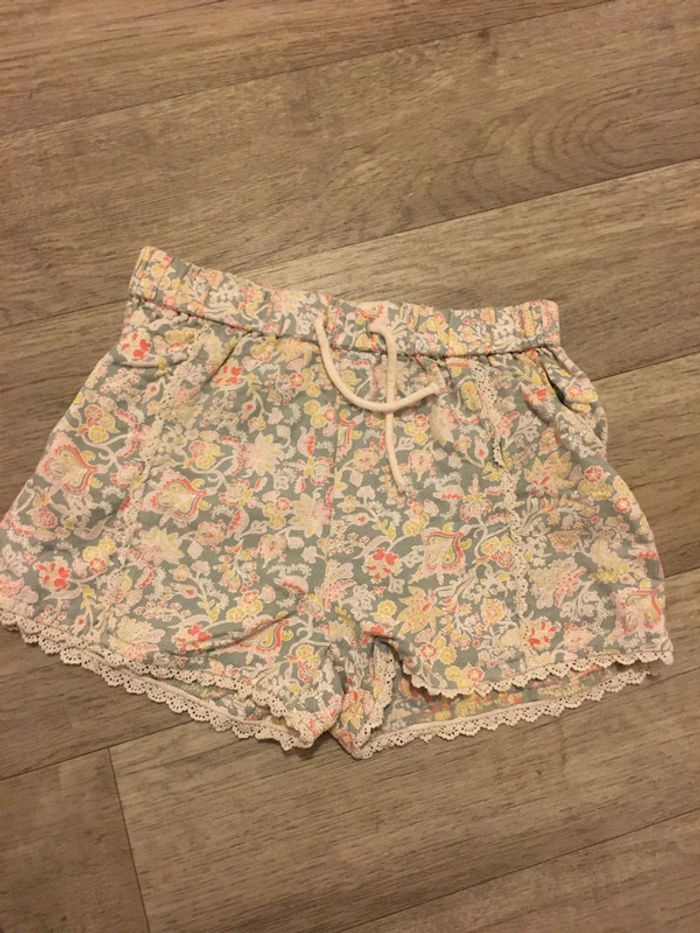 Short fleuri