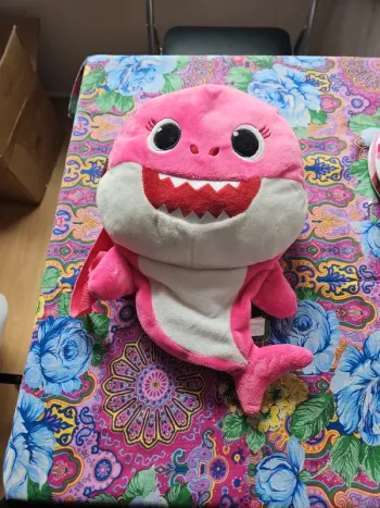 Sac peluche baby sharck