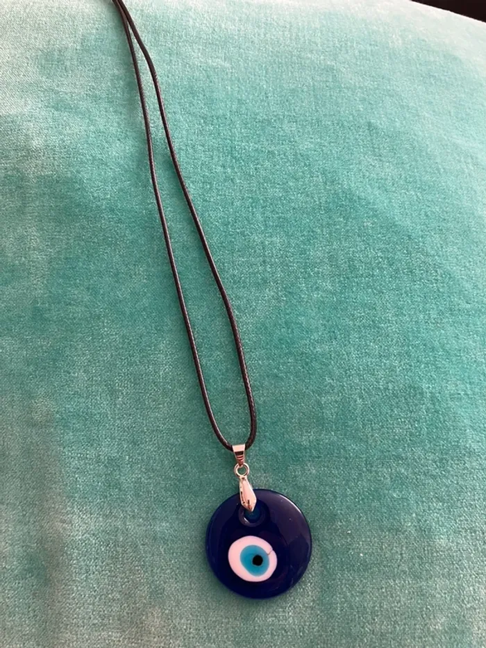 Collier avec pendentif contre le mauvais œil - photo numéro 2