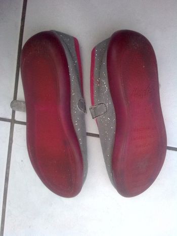 Lot de trois paires de chaussures t33 (chaussures de sport,chaussons de gym et chaussons Bellamy)