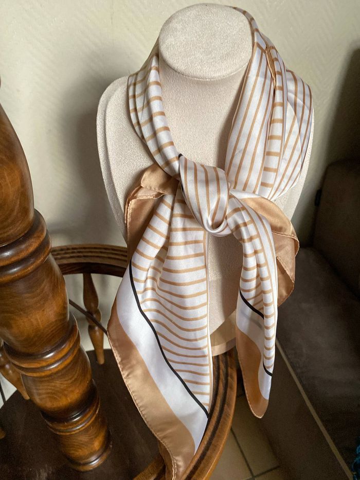 joli foulard