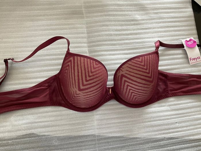 Soutien-gorge bordeaux Freya neuf - photo numéro 11