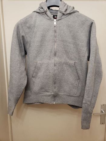 Gilet zippé à capuche