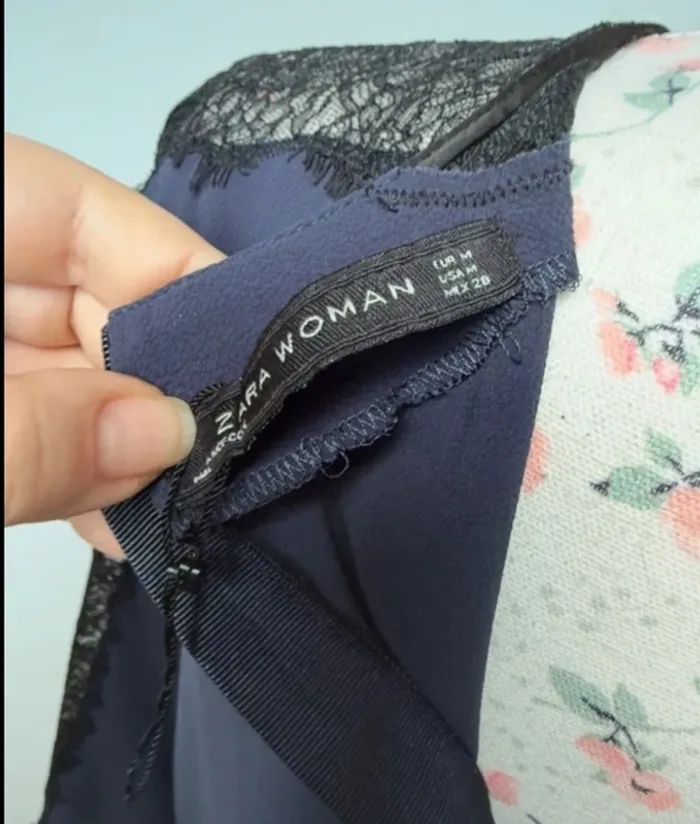 Blouse bleu marine et dentelle taille M ou 38 Zara - photo numéro 2
