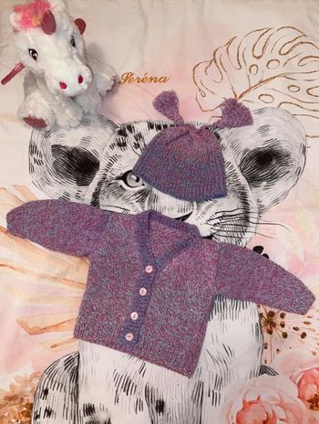 Gilet et son bonnet assorti, 6 mois, fait main.