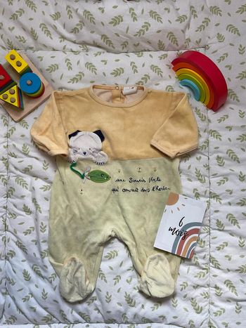 pyjama grenouillère en velours jaune et vert 6 mois
