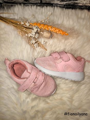 🩷 Jolies petites baskets roses à scratch pointure 20 🩷