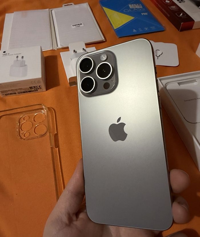 I P h o n e 15 pro max - photo numéro 2