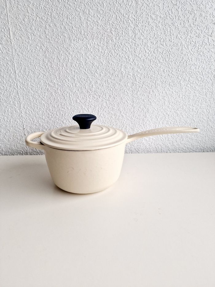 Le Creuset - Casserole en fonte émaillée - Crème - 1,5 litres - photo numéro 2