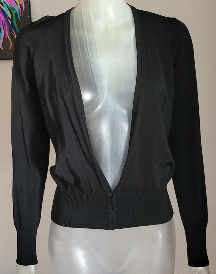 Magnifique matière pour ce pull gilet noir. 3 boutons. Côté femme neuf. M38/L40 🥰 - photo numéro 3