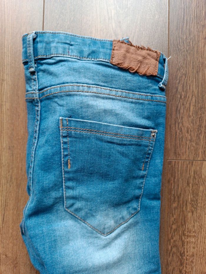 Jeans troué - photo numéro 4