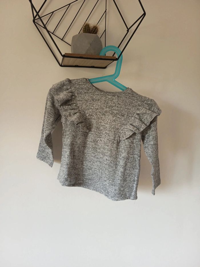 Pull fin volants épaules