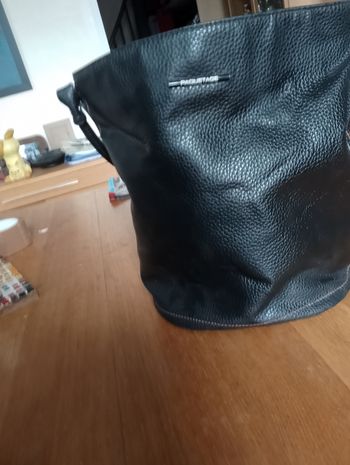 Sac paquetage femme noir petit modèle super état