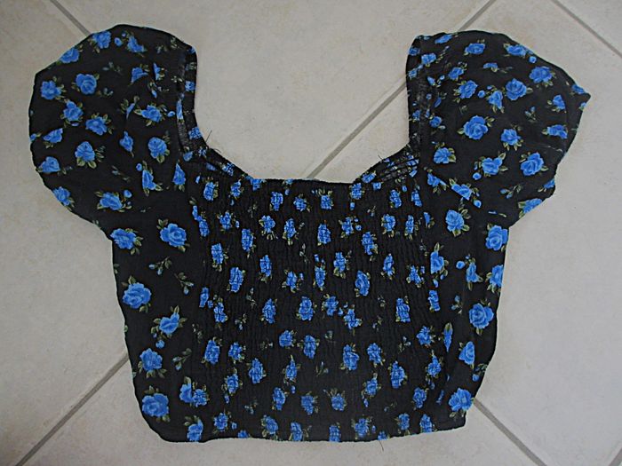 Top court manches courtes femme Bershka - Taille M - photo numéro 3
