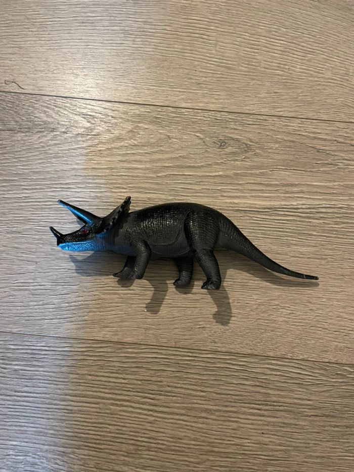 Figurine dinosaure en plastique style Jurassic Park en très bon état - photo numéro 5