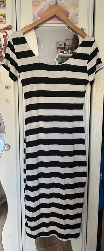Robe longue à manches courtes avec un lacet dans le dos, blanche et noire, S