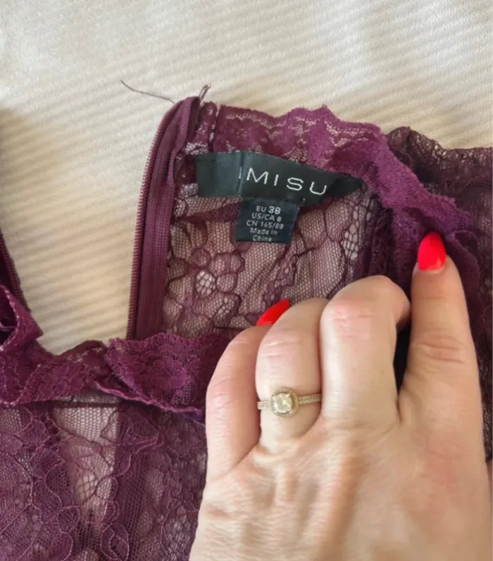 Robe violet bordeaux avec de la dentelle taille M - photo numéro 4