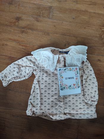 Blouse fleurie col Claudine 