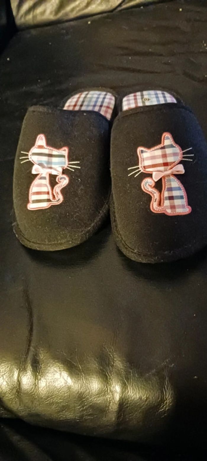 Chaussons chats taille 40.