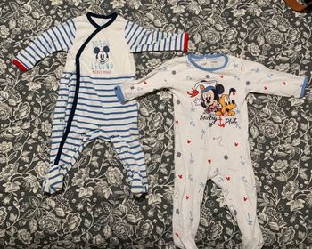2 pyjamas Mickey Légers 