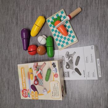 Jouet en bois Planche a découper + légumes NEUF