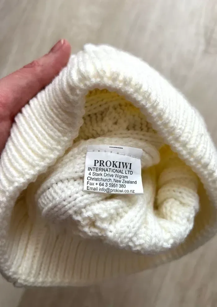 Bonnet crème à pompon Nouvelle Zélande neuf 100% acrylique - photo numéro 4