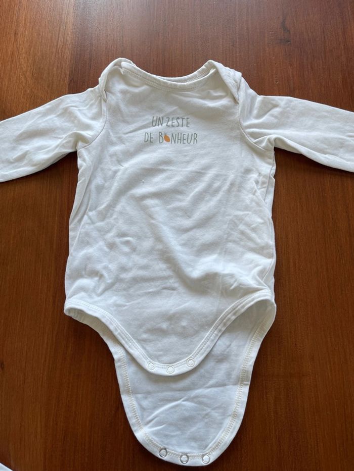Lot de 5 bodies Tape à l’œil taille 9 mois bon état. - photo numéro 2
