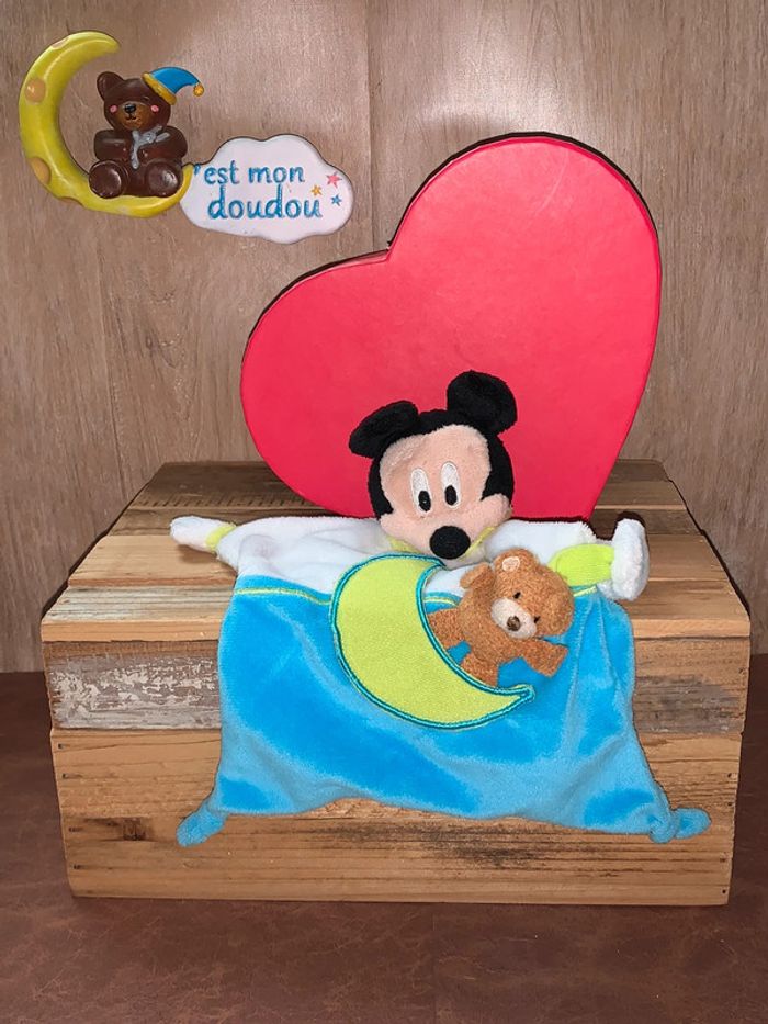 DY351 doudou Mickey disney