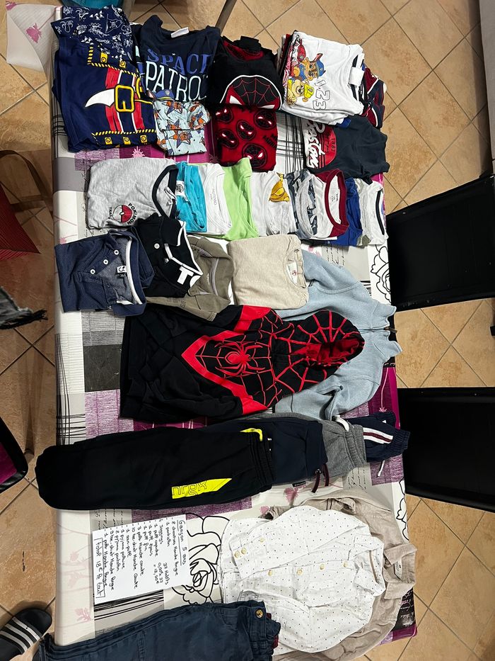LOT DE VÊTEMENTS GARÇON 5 ANS