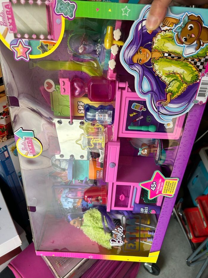 Coiffeuse Extra avec poupée mannequin Barbie