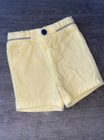 Short jaune