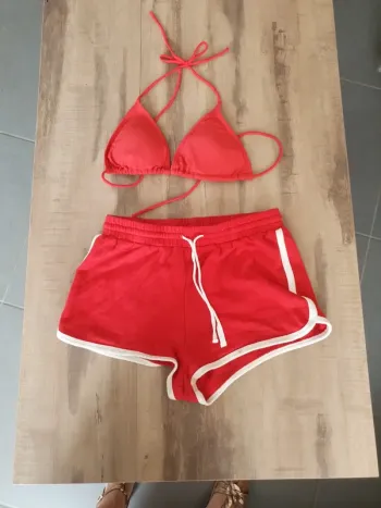 Short rouge