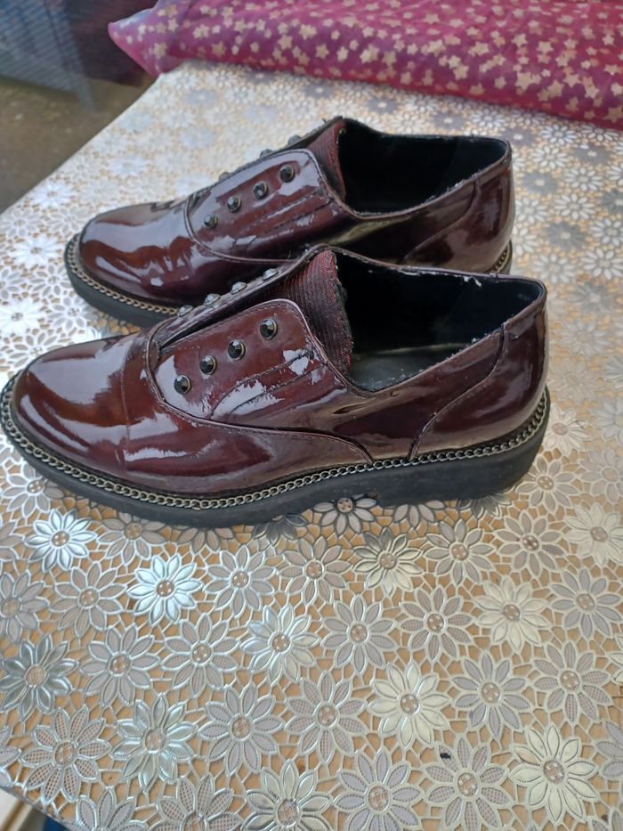 Chaussures mocassins vernis My B coloris bordeaux taille 36 en très bon état. - photo numéro 3