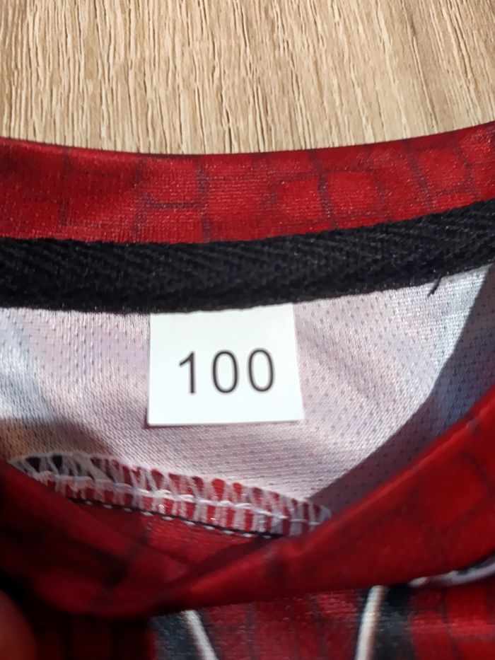 T-shirt Spiderman taille 100cm - photo numéro 2