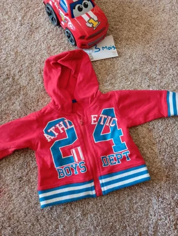 Veste à capuche 3 Mois