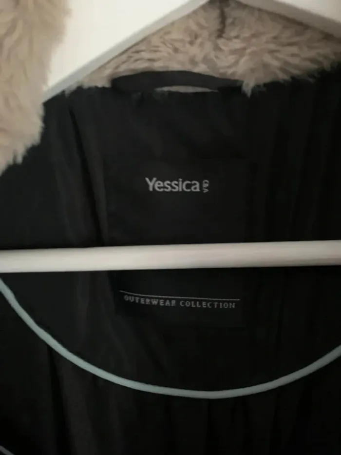 Veste matelassée , doudoune noire C&A avec ceinture, taille M - photo numéro 3