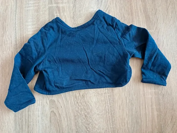 Boléro bleu marine à fleur rouge bébé fille 6 mois - photo numéro 2