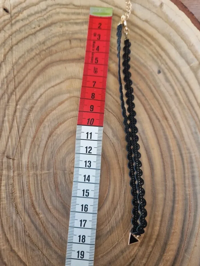 Collier fantaisie ras de cou noir pendentif triangle - photo numéro 3