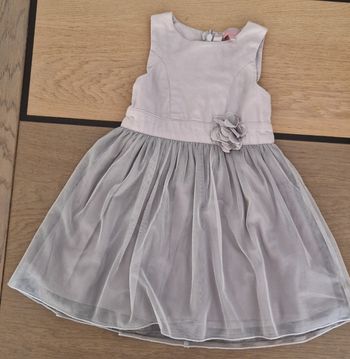Robe de cérémonie grise Lisa rose 2 ans en excellent état