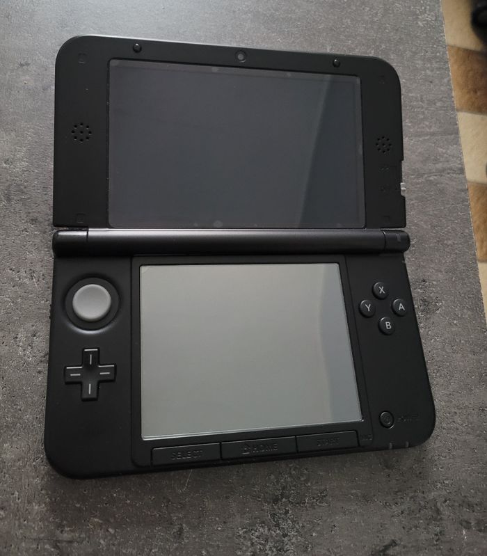 Nintendo 3DS XL Collector - photo numéro 4
