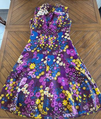 Robe évasée vintage Jean Biolay taille M  année 70 à grosse fleurs violette - bon état