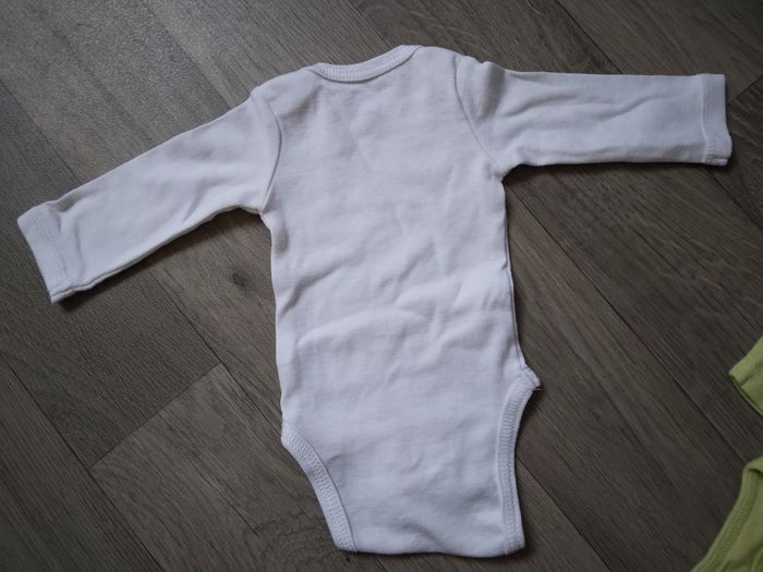 Lot 3 bodies 1 mois - photo numéro 4