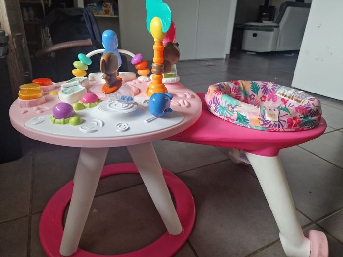 Table d'activité avec siège tournant