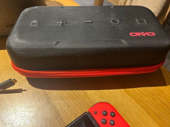 Switch avec accessoires jeux et sacoches - photo numéro 2