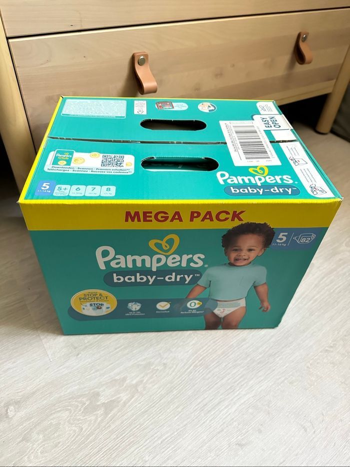 Pampers baby-dry T5 (82 couches)